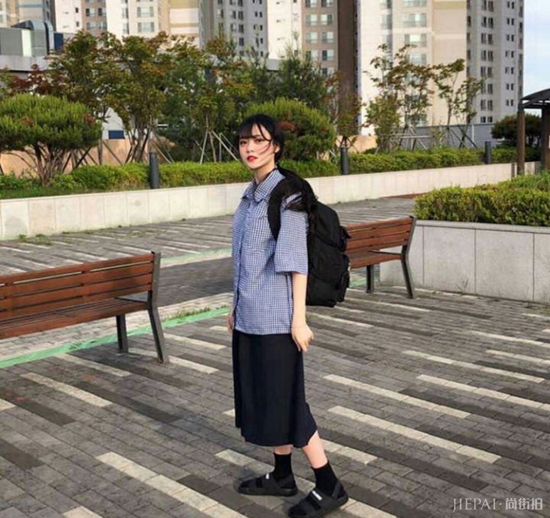 身材娇小的妹子,这样穿也能显大长腿!