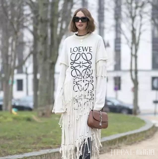 男女生都该学的T恤与长袖叠穿穿法:长袖内搭,配T恤更时尚