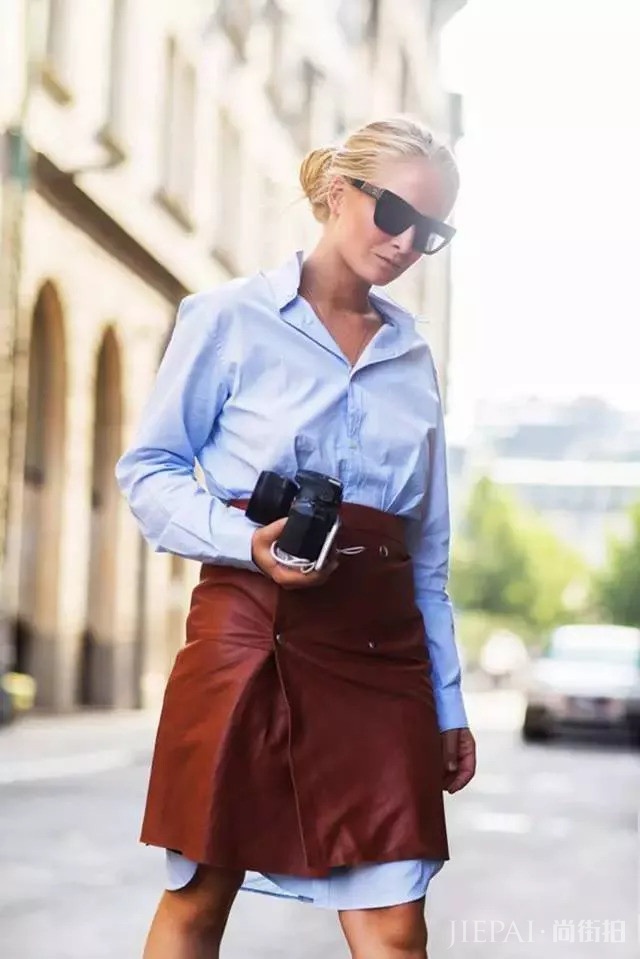 欧美街拍 潮人们秋天最时髦的穿衣打扮方法，那就是裙子叠裙子！