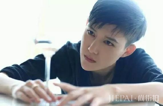 男生在美发店怎样跟发型师说自己想要的发型?