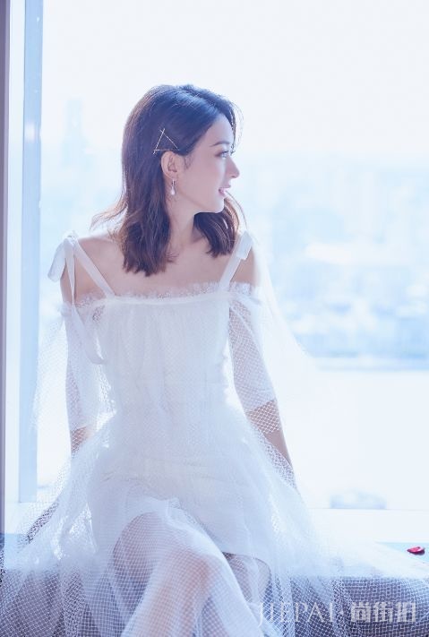 江疏影这款“锁骨发”撩人于无形,难怪辛芷蕾也在剪?