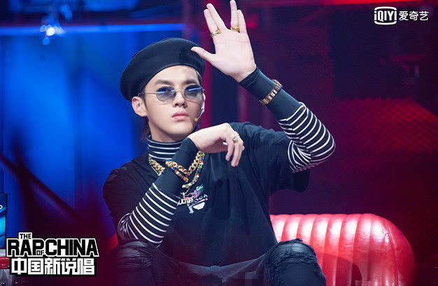 女孩子戴贝雷帽最是好看！遮住大脸还显得年轻