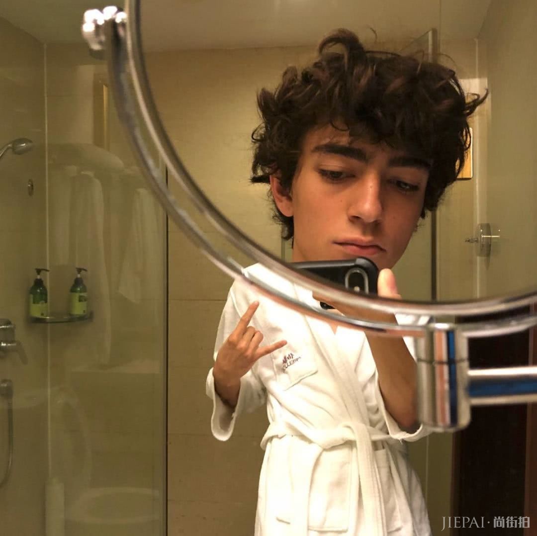 四大时装周只有女模?这些风格不同的男模照样让你荷尔蒙泛滥