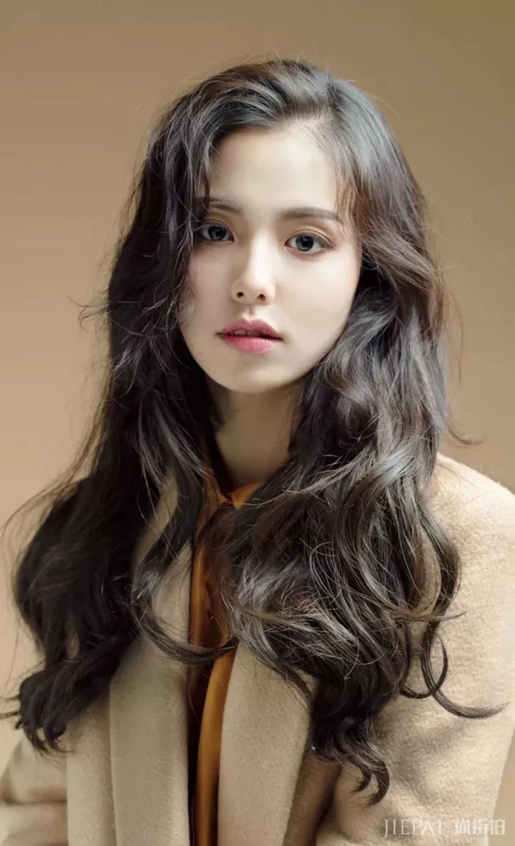 2018年大热的“水波纹”卷发,明星潮人们都在疯狂跟风