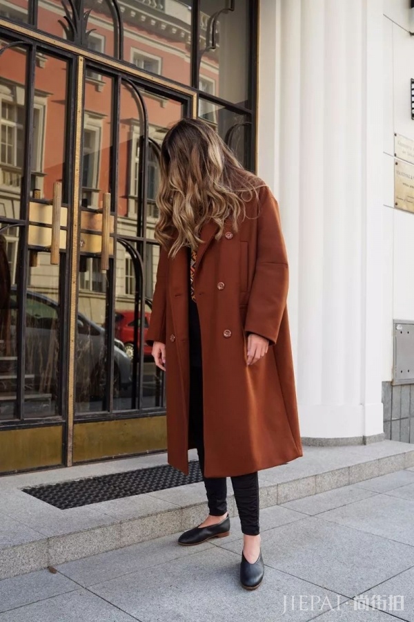 秋天女生们都穿什么鞋 茶系奶奶鞋在今年已成为最热单品