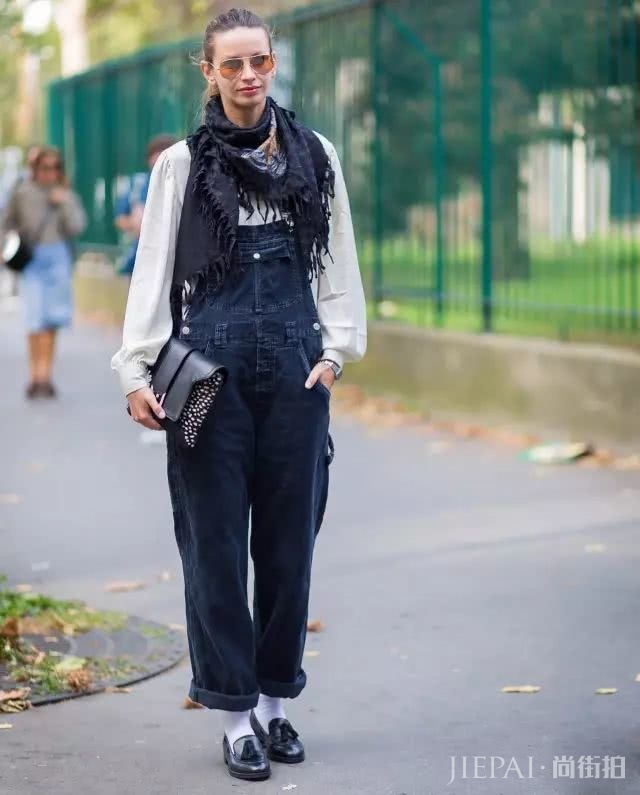 小时候的灯芯绒还记得吗?2018又火了,她们穿上美到犯规