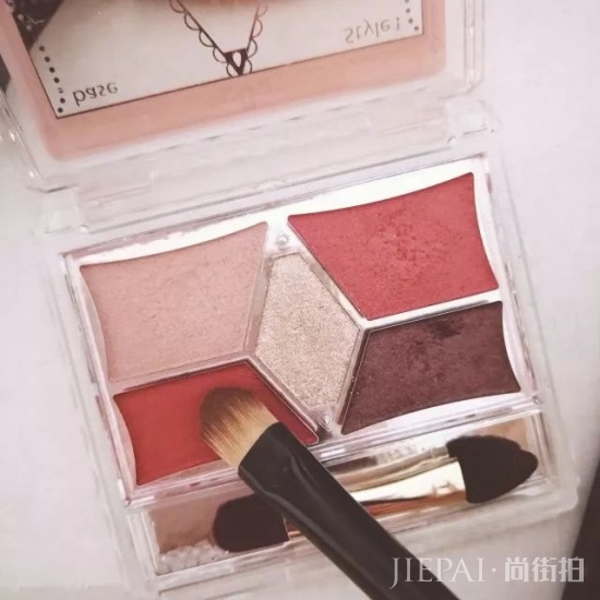 桃花妆眼影画法 怎样画好桃花妆眼影