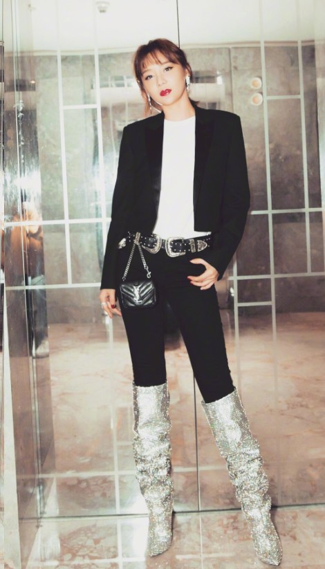 袁姗姗把衣服穿反？50多个“线头”看得人头大，意外很时髦