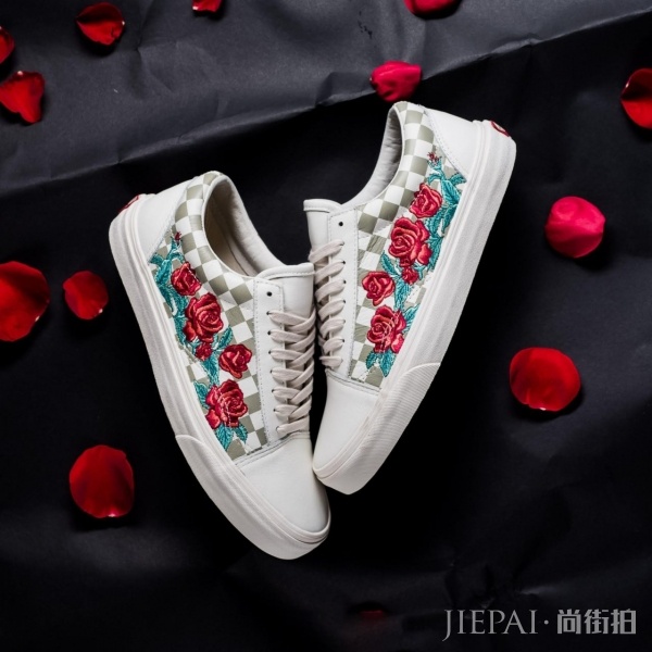 Vans 释出“Rose Embroidery”系列
