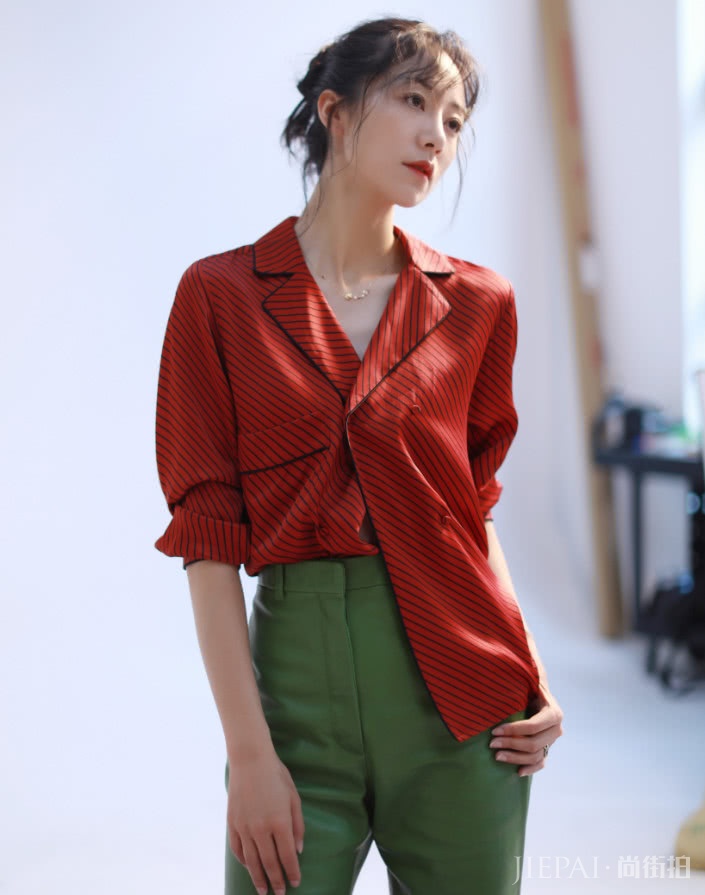 韩雪这套上半身迷倒宅男，不过下半身才是直男最爱！