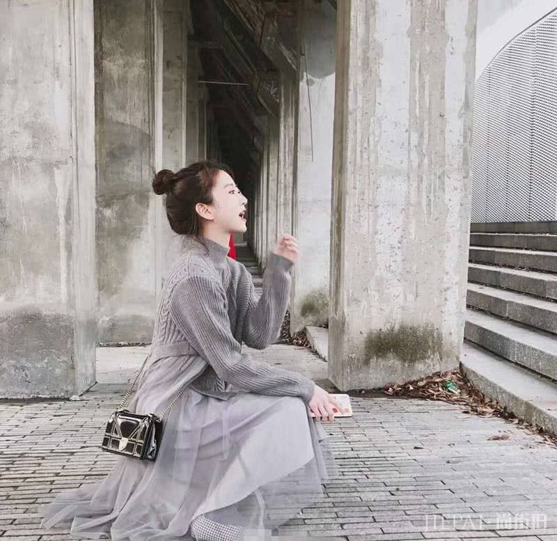 毛衣搭配半身纱裙,清新又减龄,入冬前再做一次小仙女