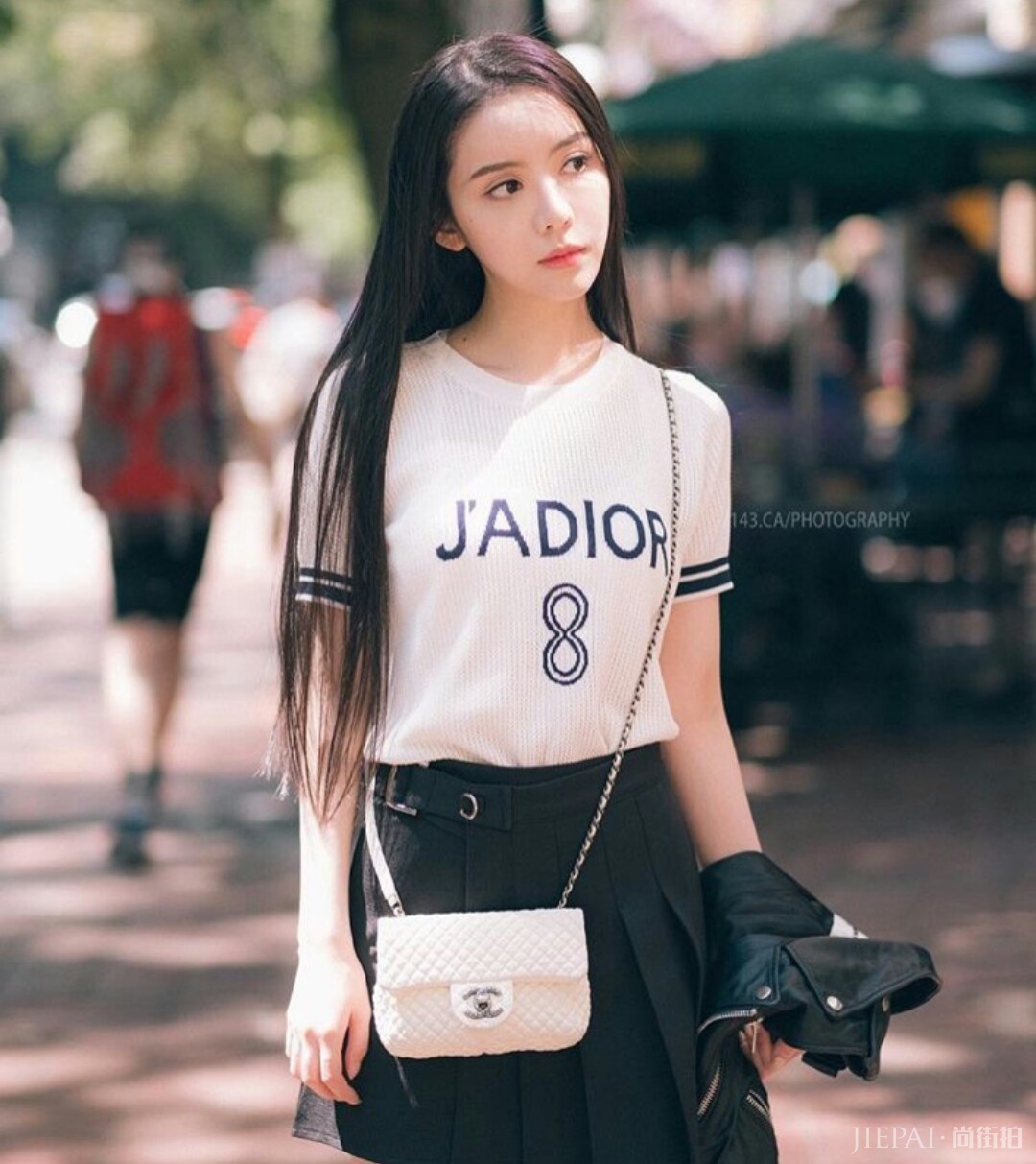 抓住秋天的尾巴，尽情享受短裙吧