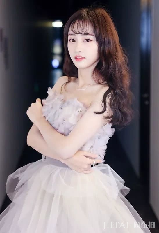 解决发量问题的两款仙女发型，总有一种适合你