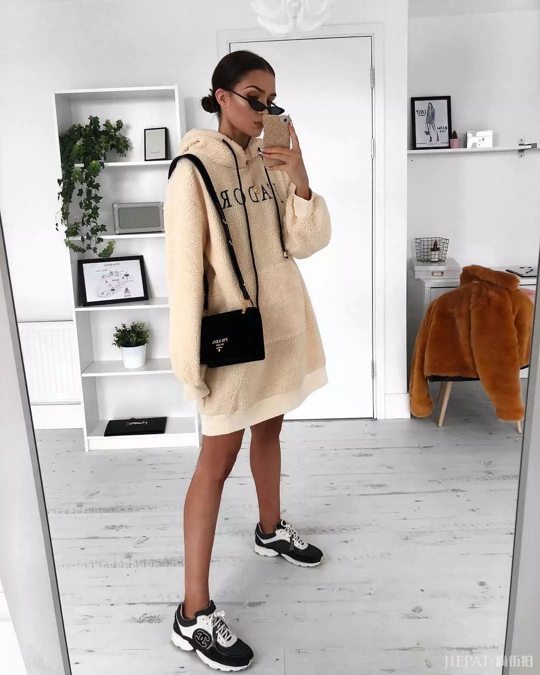 风衣+短裙！学会这几招搭配秋冬照样做腿精！！