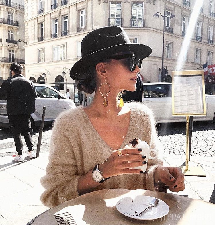 这位时尚博主简直就是一本时尚教课书！美照Pose跟这位时尚博主摆让自己美美的！