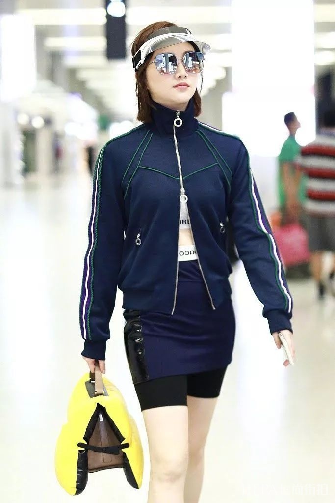 景甜安全裤比裙子长?新买的包包怕冻坏