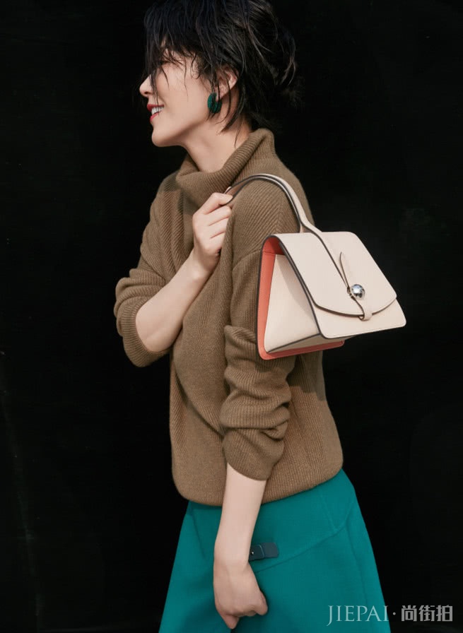 47岁俞飞鸿好似27岁,知性优雅+减龄