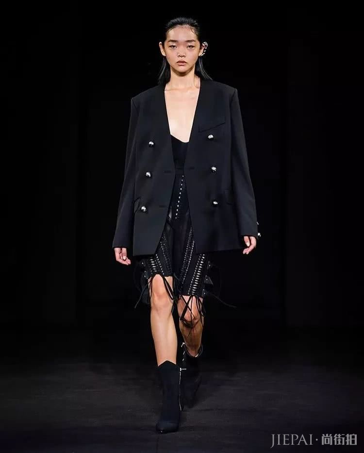 外网吹爆的厌世脸亚洲超模,原来也是非主流网红脸