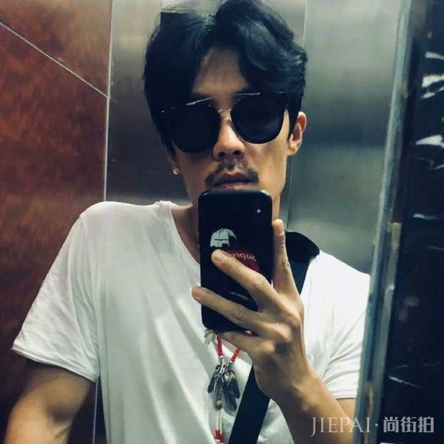 新恋情曝光?杜淳被曝深夜与美女k歌 一同回家过夜