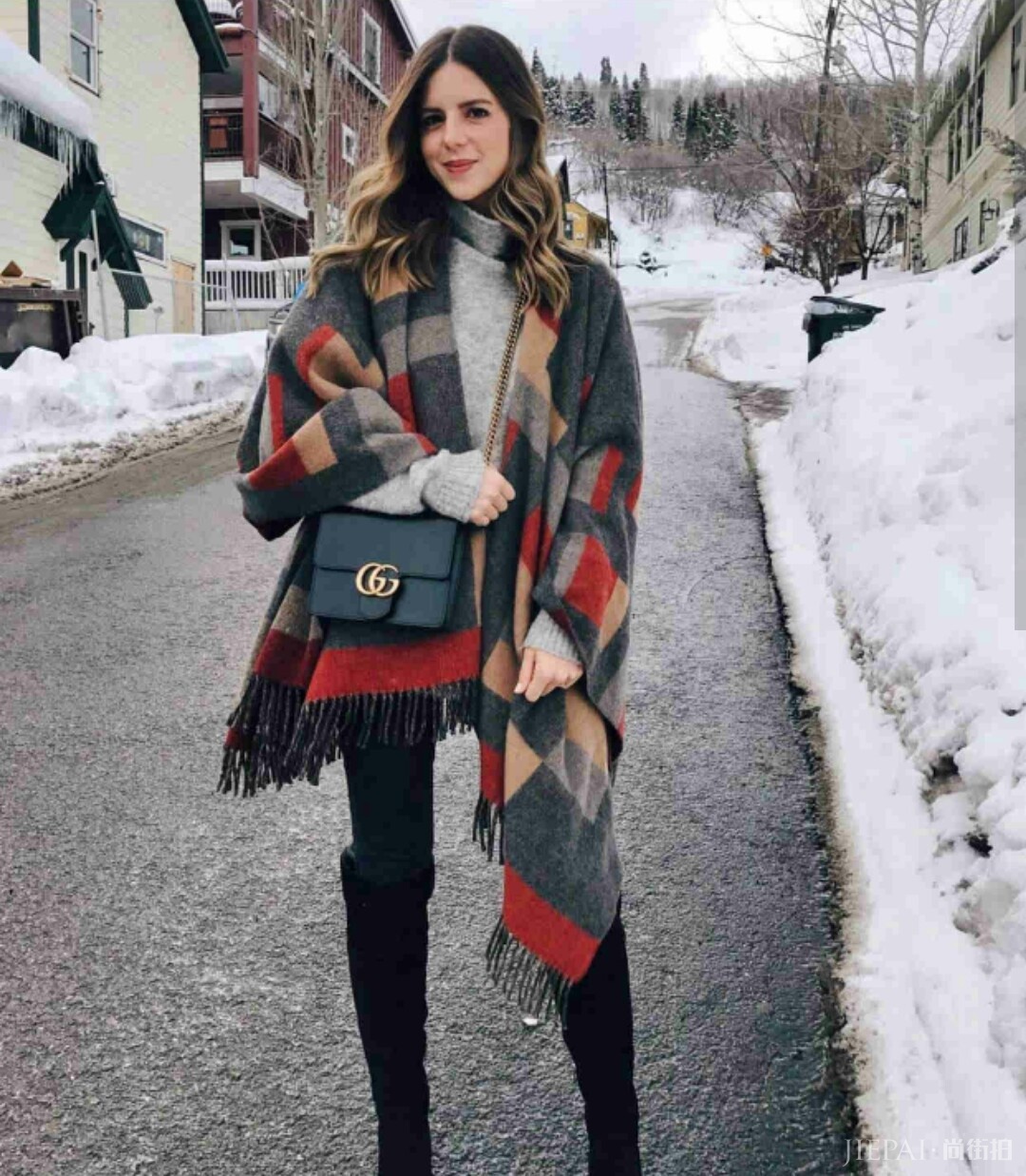 欧美秋冬街拍，围巾这样系既时髦又好看