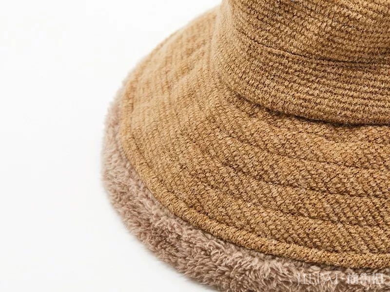 要想显脸小,帽子不可少