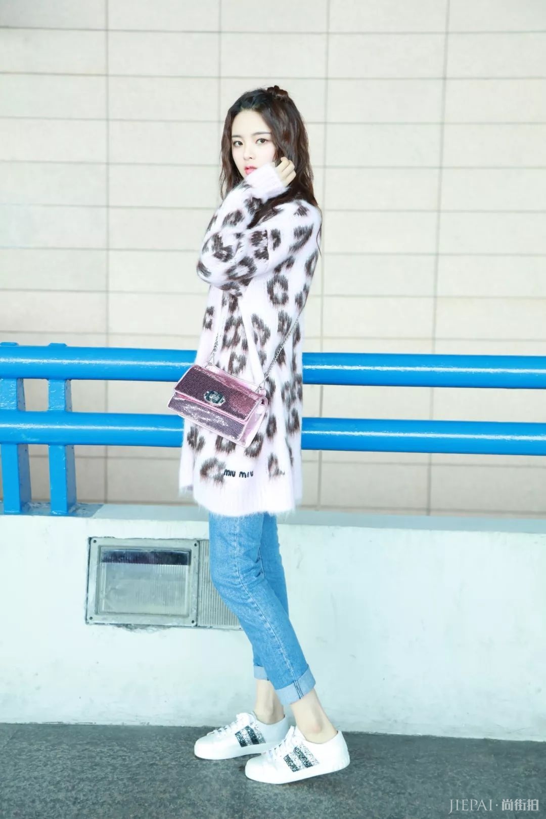 杨超越首次时装周：演绎少女养成手册