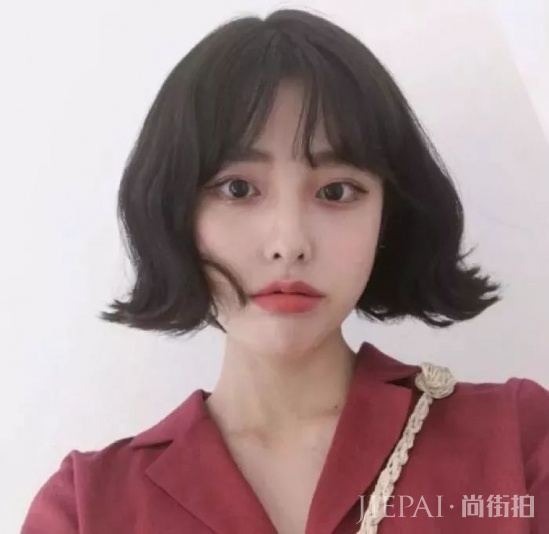 发型不用在意颜色 女生黑发也能美出天际