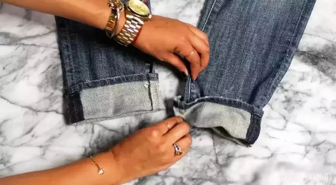 还在穿紧身裤?今秋这条“不正经”的裤子才最火!