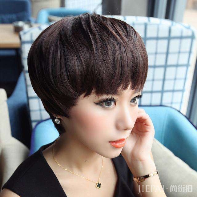 奔四女人不要扎过时发型了! 今年流行的这几款发型让你减龄又显气质