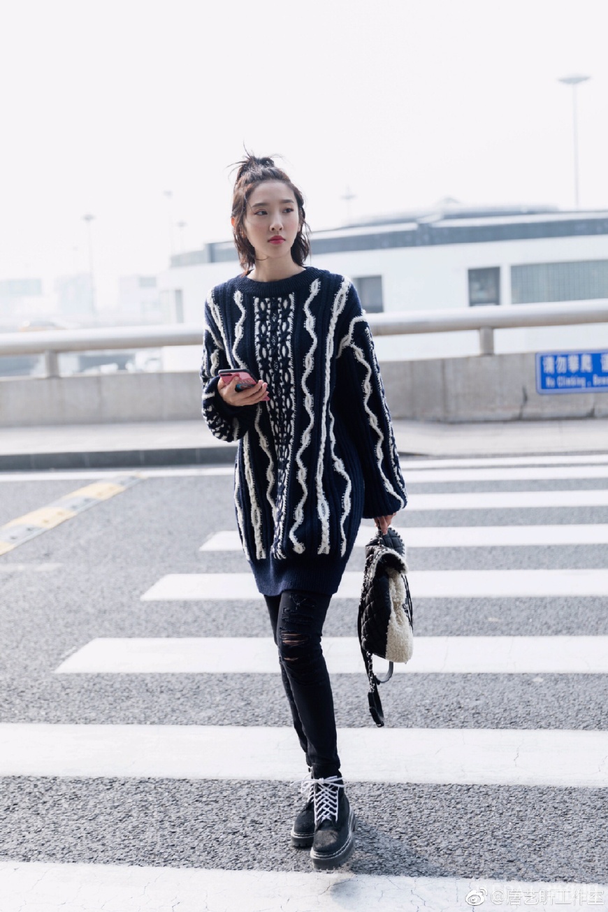 学唐艺昕秋冬这样穿衣打扮变的美美的