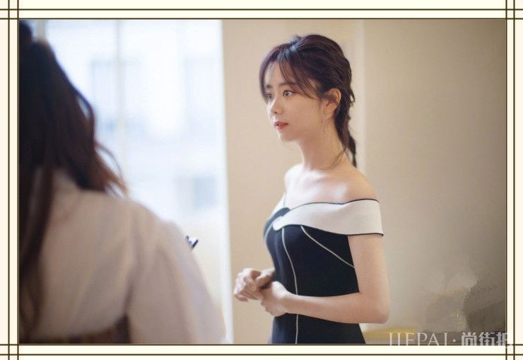 谭松韵终于性感一回！长裙非要剪成短裙穿，网友：再不是中学生了