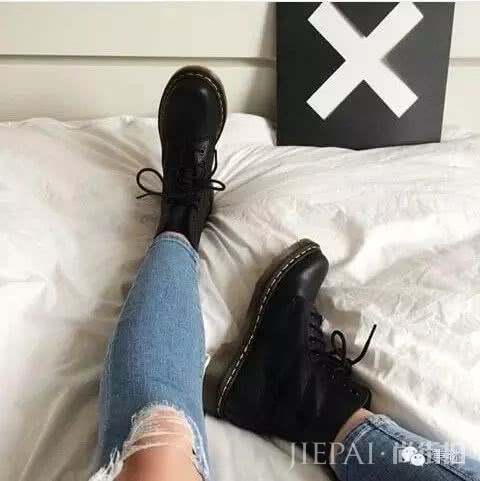 马丁靴这样穿 才能搭出存在感