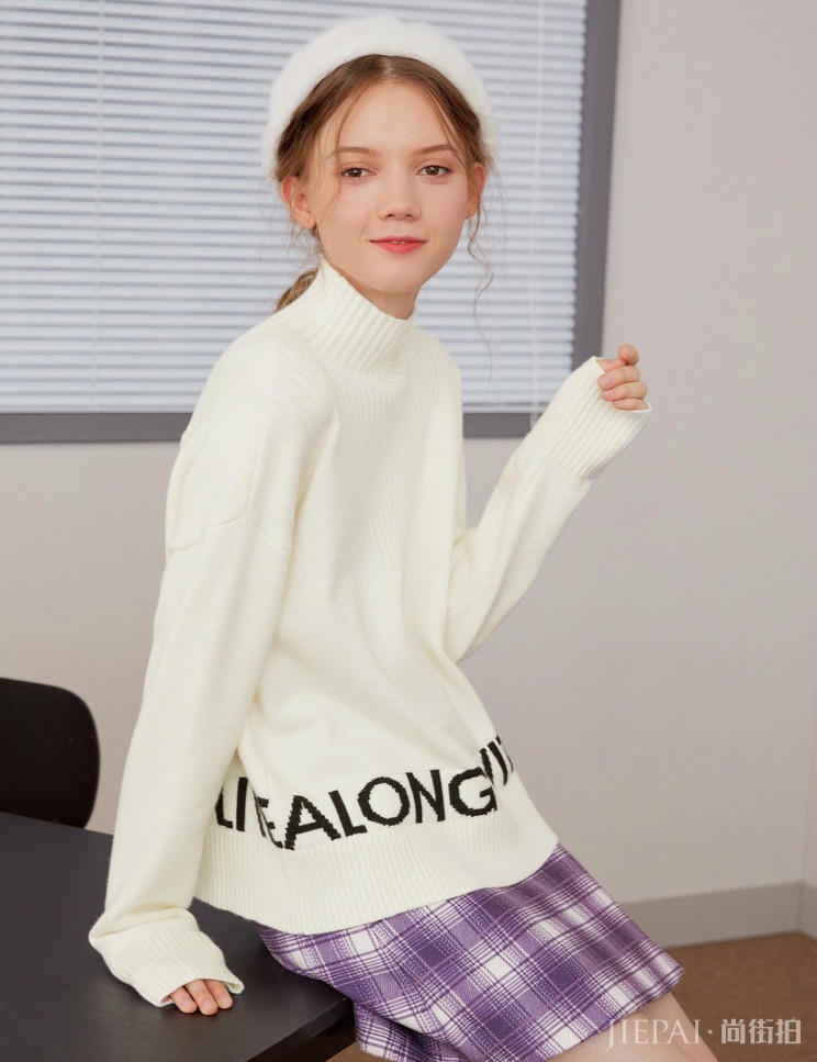 秋冬天人人都有的毛衣,要穿出时髦和气质感,一定离不开这3种方法!