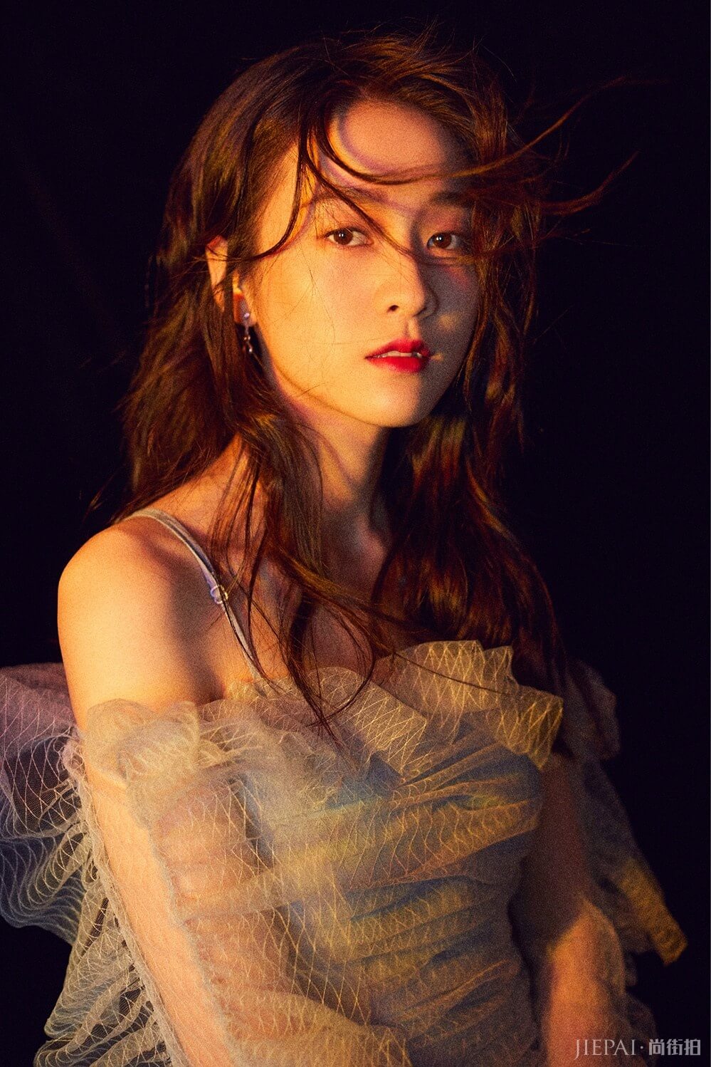 b29f2ff6394d4b979e186d7a753cce7e.jpg 新时代青年面貌!张雪迎献唱《强国一代》