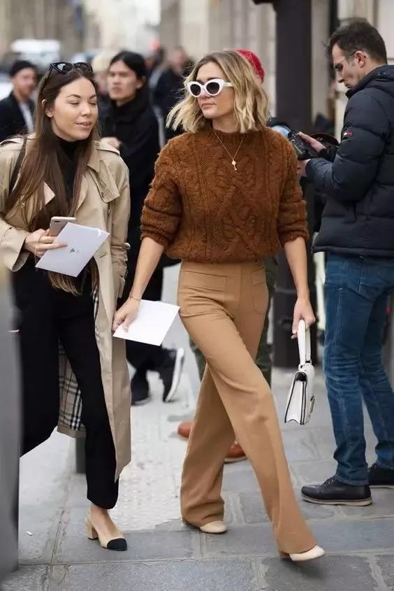 秋天穿什么颜色的衣服？把这2个颜色穿在一起就显高级