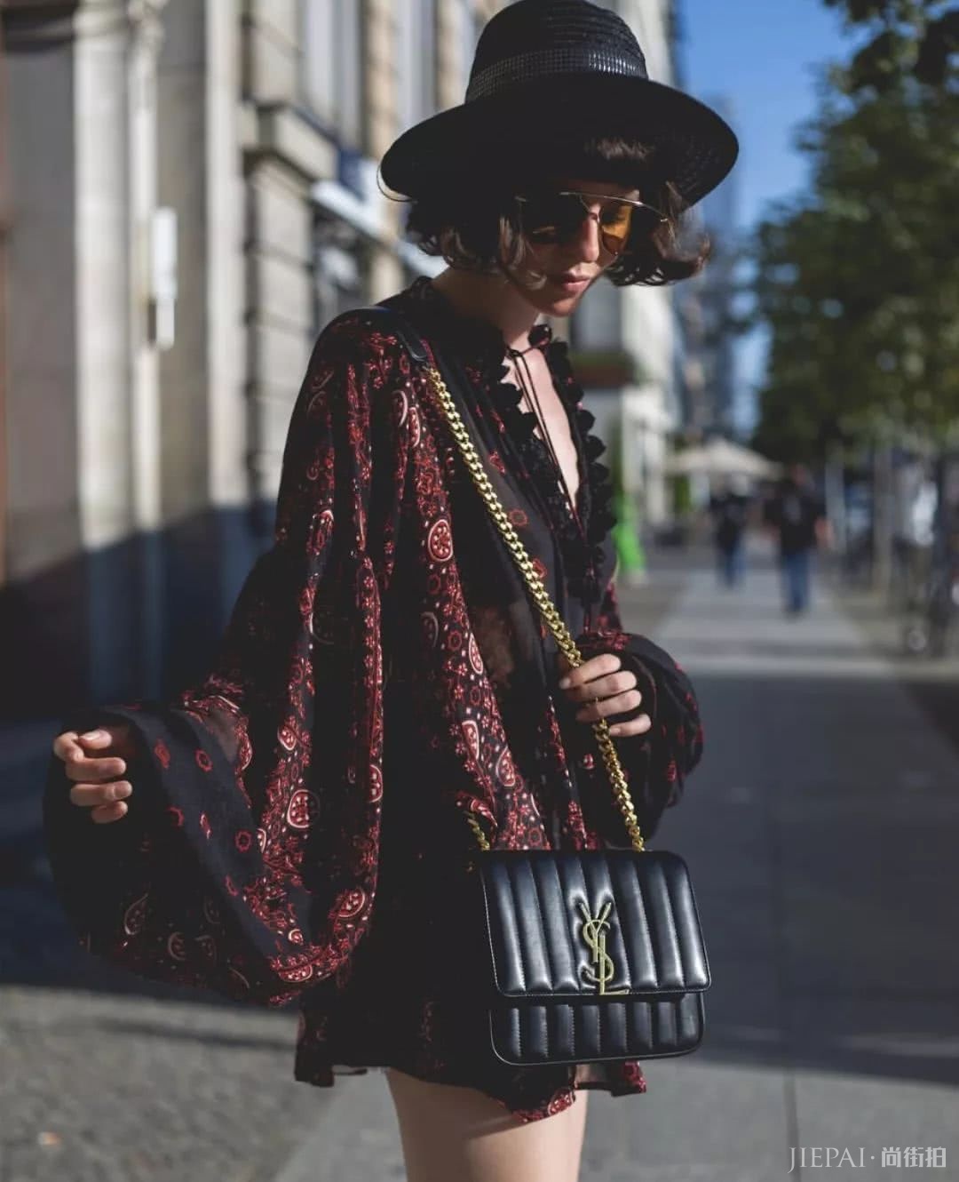 跟着澳洲“不完美”博主练秋冬穿搭