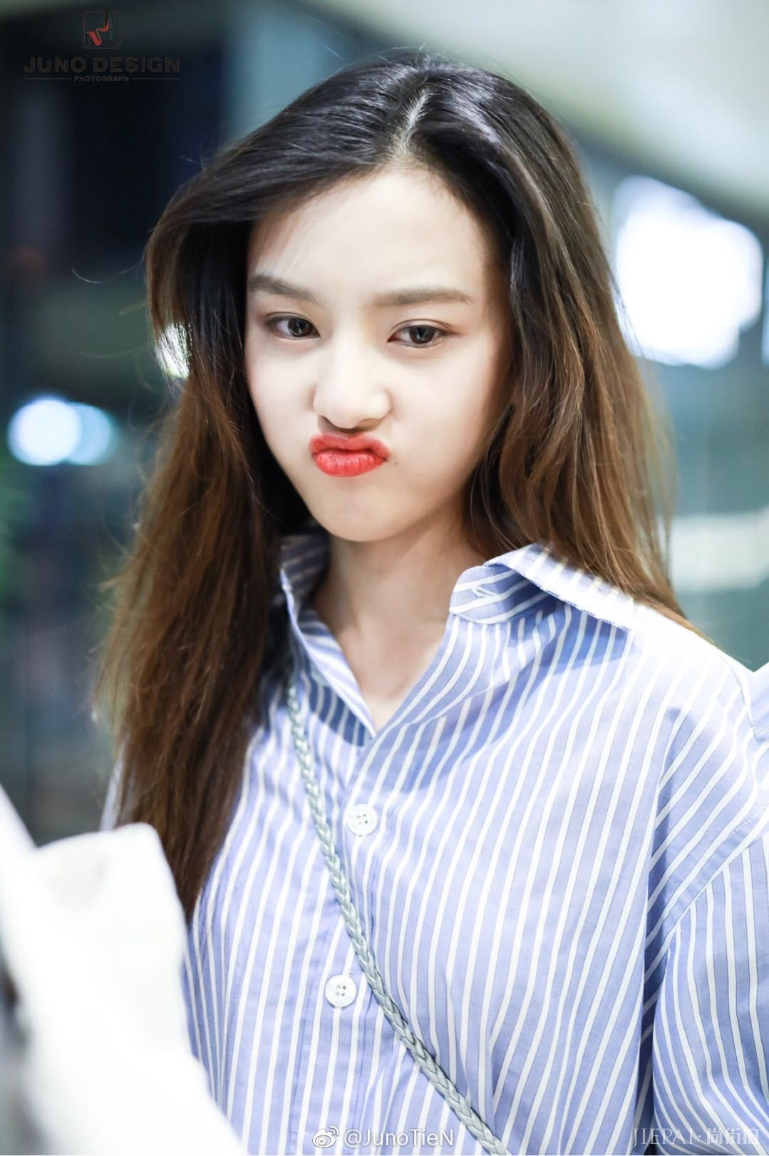 宋祖儿现身机场 撩发甜笑元气满满