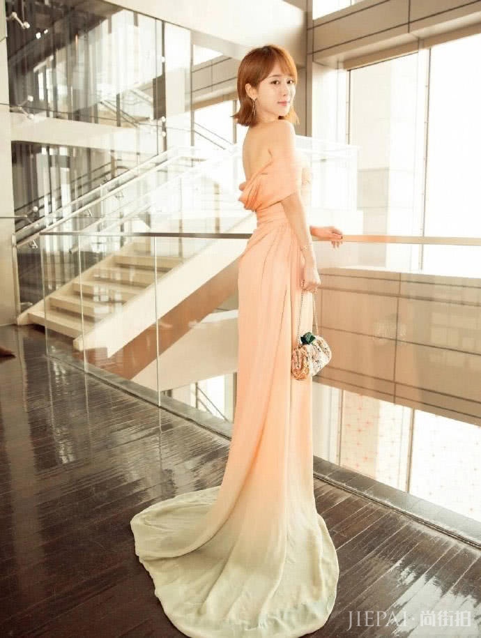 杨紫也太拼，为进军影视圈瘦成“排骨精”，你喜欢瘦下来的她吗？