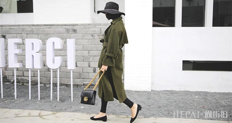 浴袍大衣成时尚街拍新宠,可该如何穿出正确姿势呢?