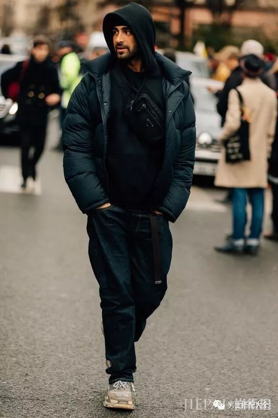 潮男看过来 用万年不淘汰的黑色单品来拯救你的秋冬穿搭