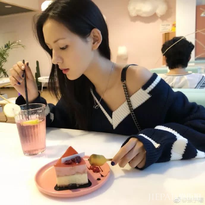 张予曦水玲珑刚出场就被网友Diss颜值,可你确定素颜比她美?
