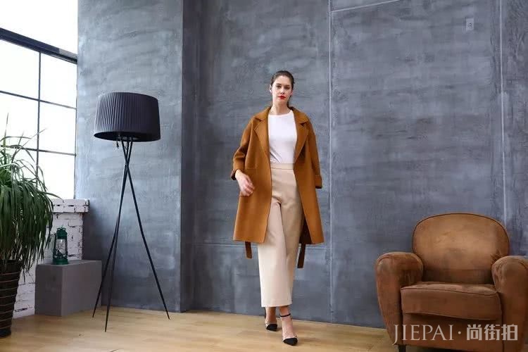 天气越来越冷了!秋冬这样穿才能穿出好气色