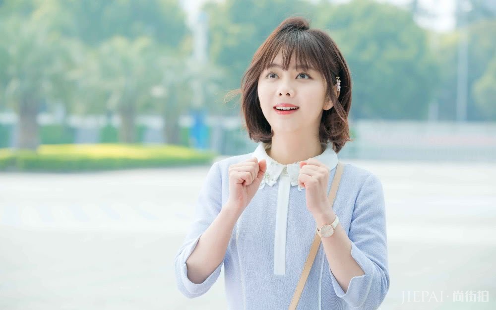 谭松韵越来越会打扮了,巨型“蝴蝶结”连衣裙美若天仙