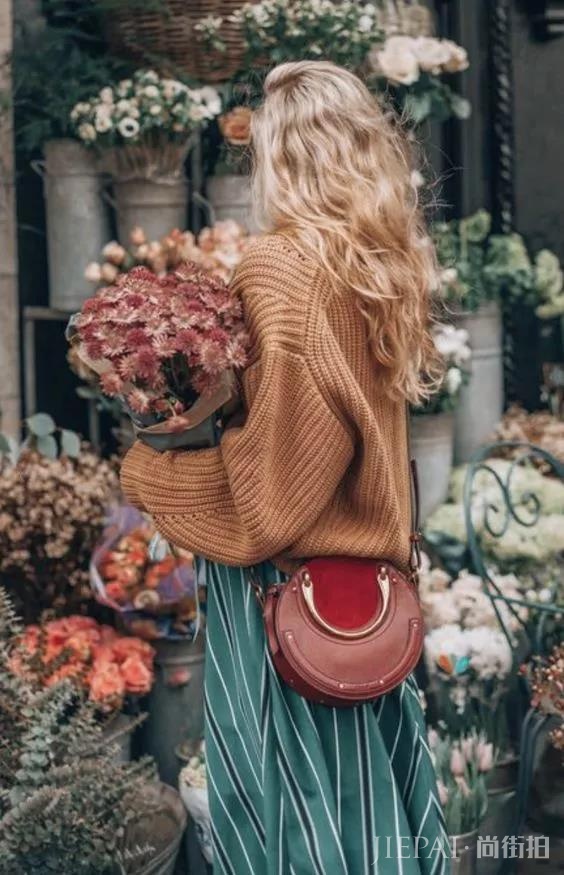 针织衫搭配什么好看 初秋国庆出游针织衫刚刚好