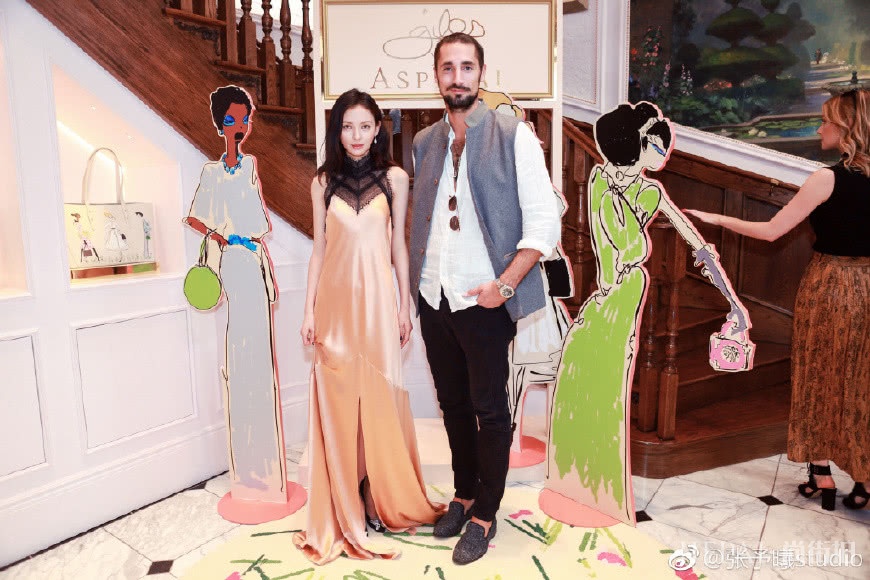 张予曦穿一件红色裙子就能撑得住场面,一般人驾驭不了