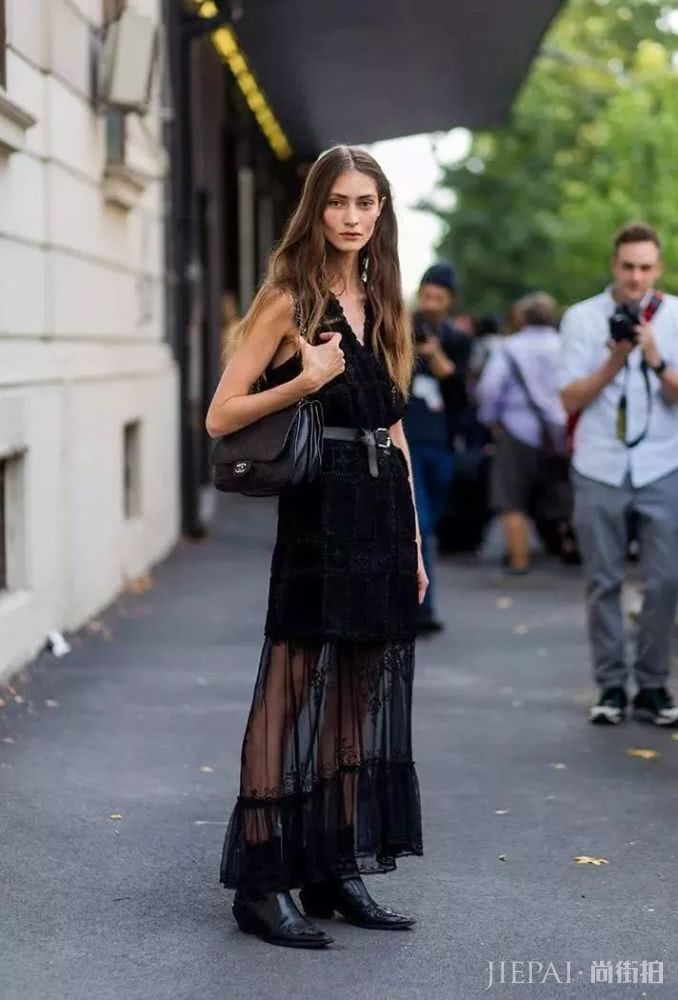 看完这么多街拍风格 还是黑色最显高级大气