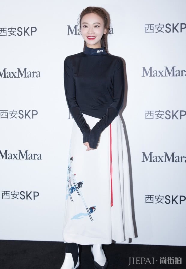 吴谨言的“火箭鞋”才牛,白鞋什么的都落伍了,穿上高级感十足!