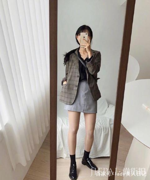 初秋最火热的十套穿搭,每套都能让你年轻10来岁