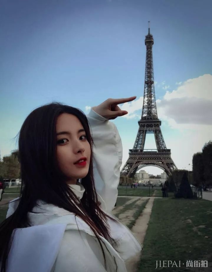 杨超越疑似开公司当老板?粉丝:漂亮女孩运气不差