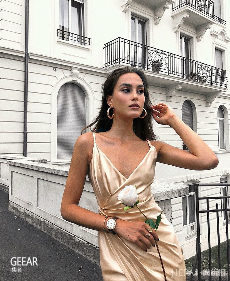 这位时尚博主简直就是一本时尚教课书！美照Pose跟这位时尚博主摆让自己美美的！